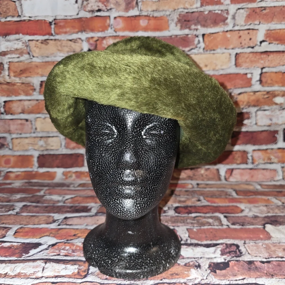 Vintage Musketeer Styled By Coroline Faux Fur And Wool Elegant Green Women's Hat